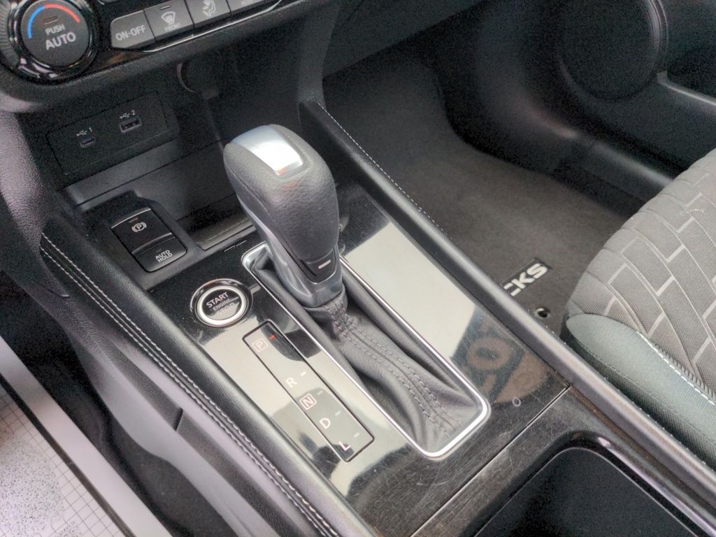 Nissan Kicks SV LOW KMS! 2021