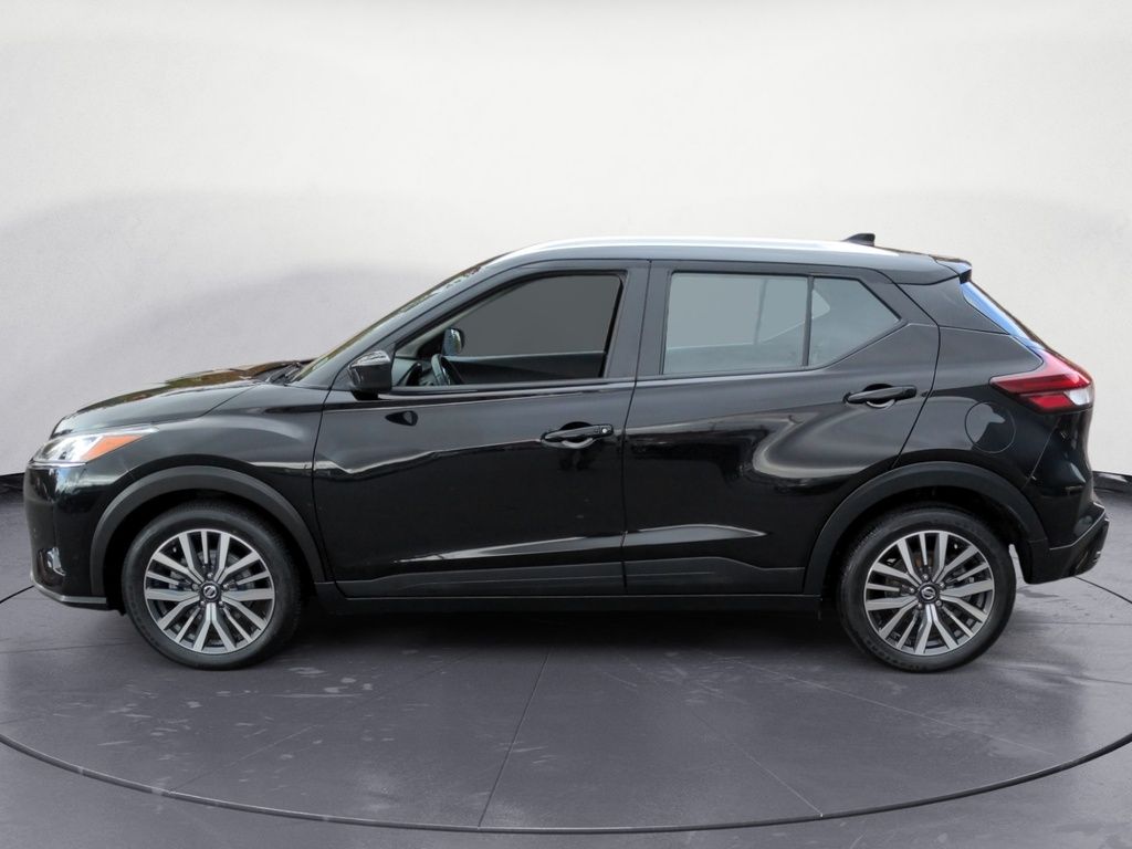 2021 Nissan Kicks SV LOW KMS!