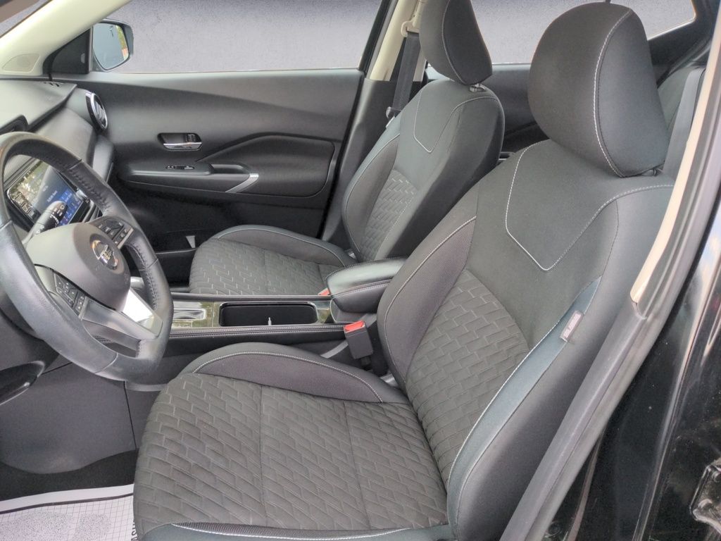 Nissan Kicks SV LOW KMS! 2021