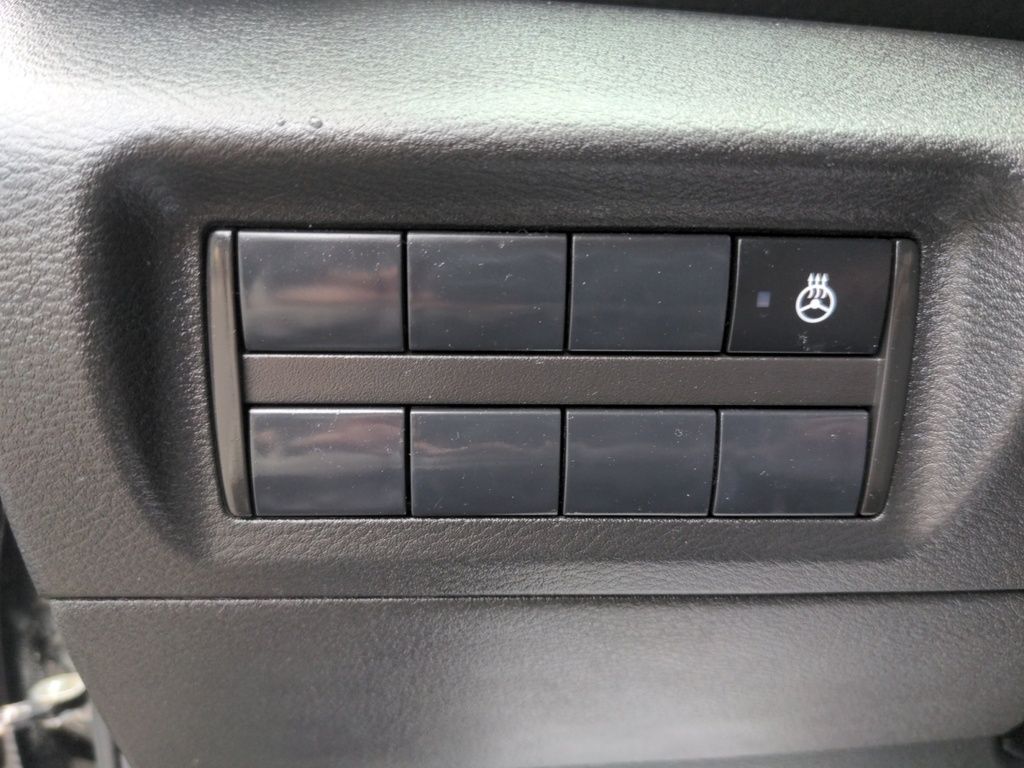 2021 Nissan Kicks SV LOW KMS!