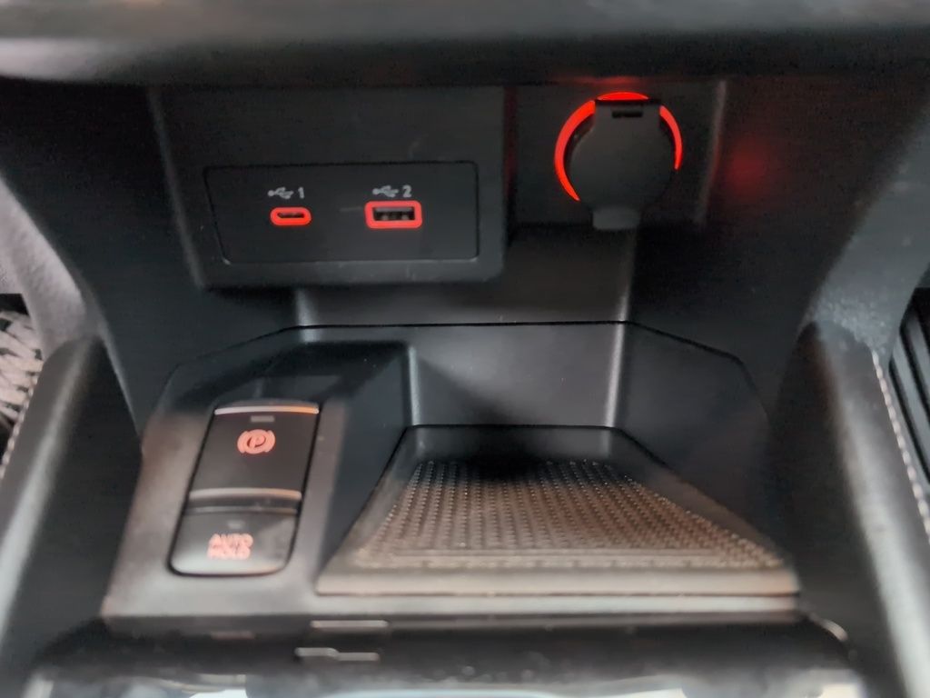 2021 Nissan Kicks SR LOW KMS