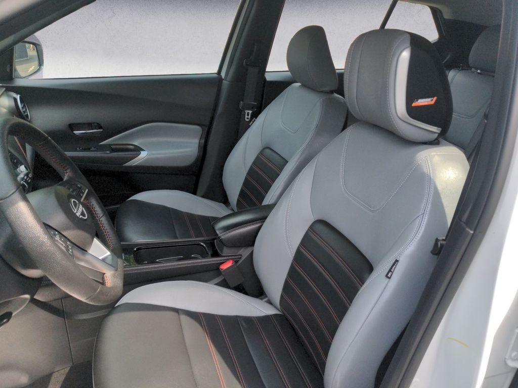 2024 Nissan Kicks SR Premium LOW KMS!!