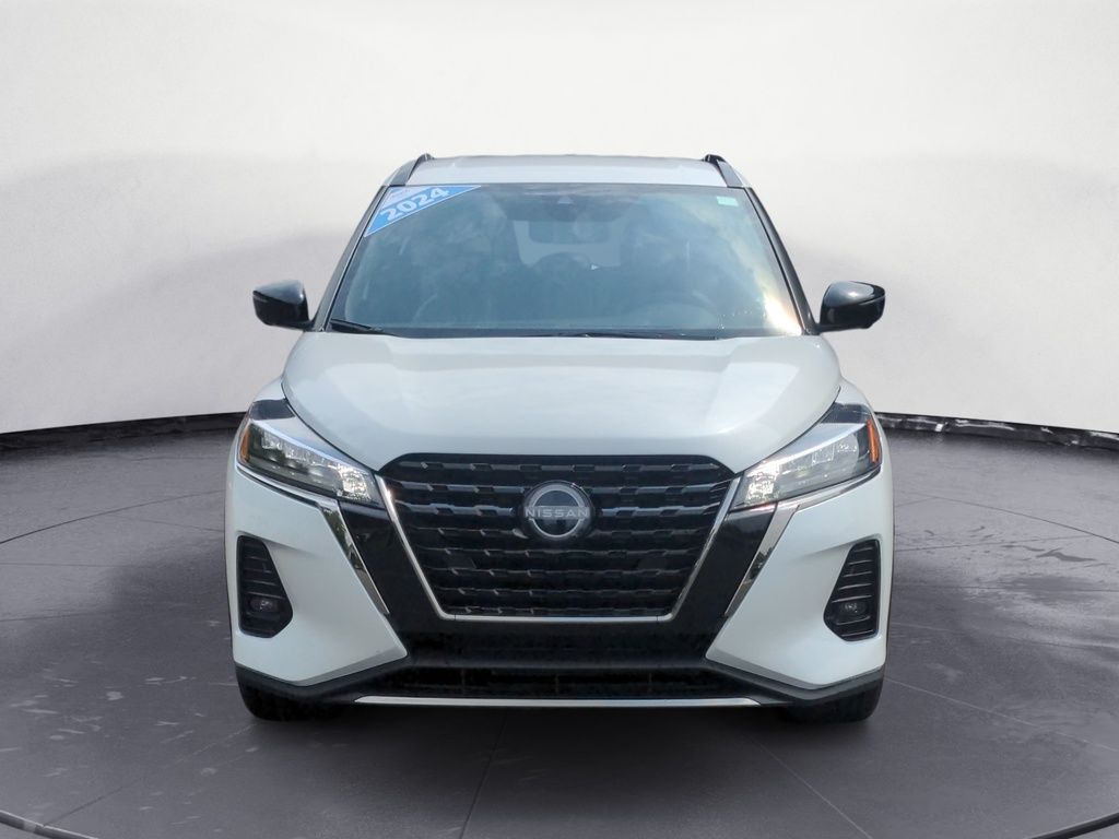 2024 Nissan Kicks SR Premium LOW KMS!!