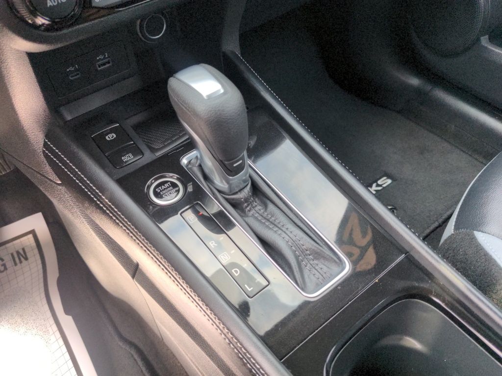 2024 Nissan Kicks SR Premium LOW KMS!!
