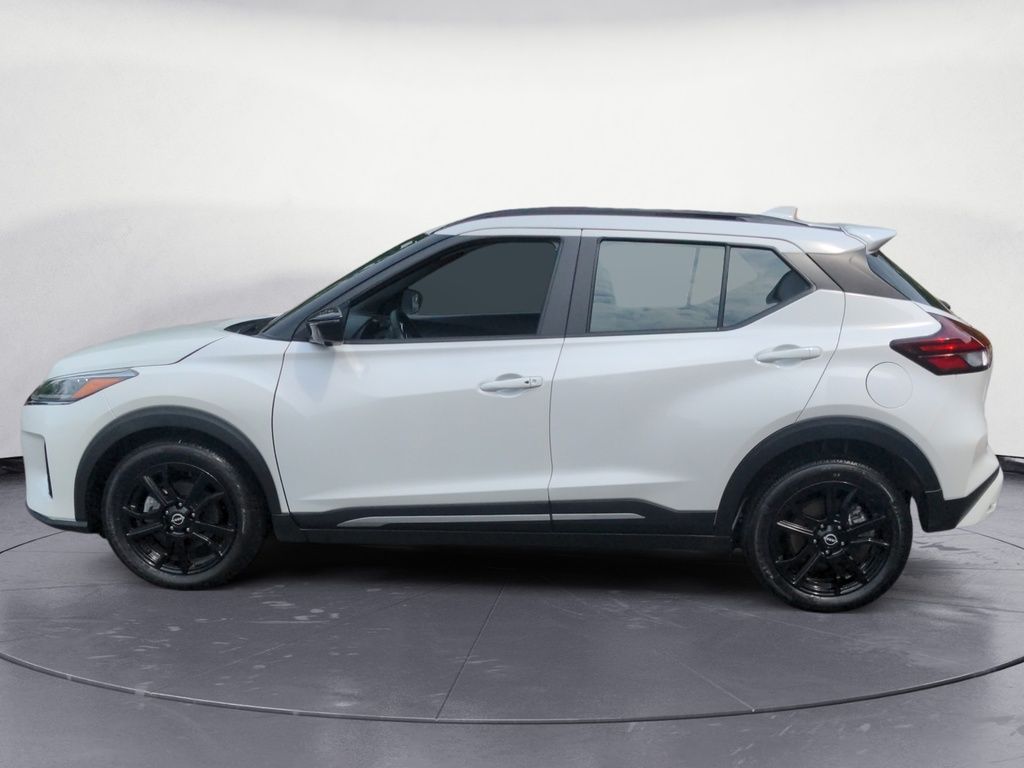 2024 Nissan Kicks SR Premium LOW KMS!!