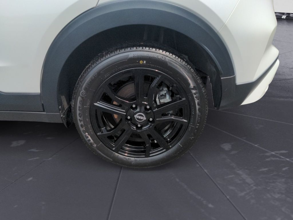 2024 Nissan Kicks SR Premium LOW KMS!!