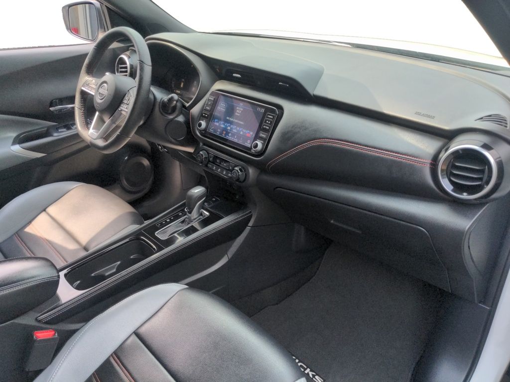 2024 Nissan Kicks SR Premium LOW KMS!!