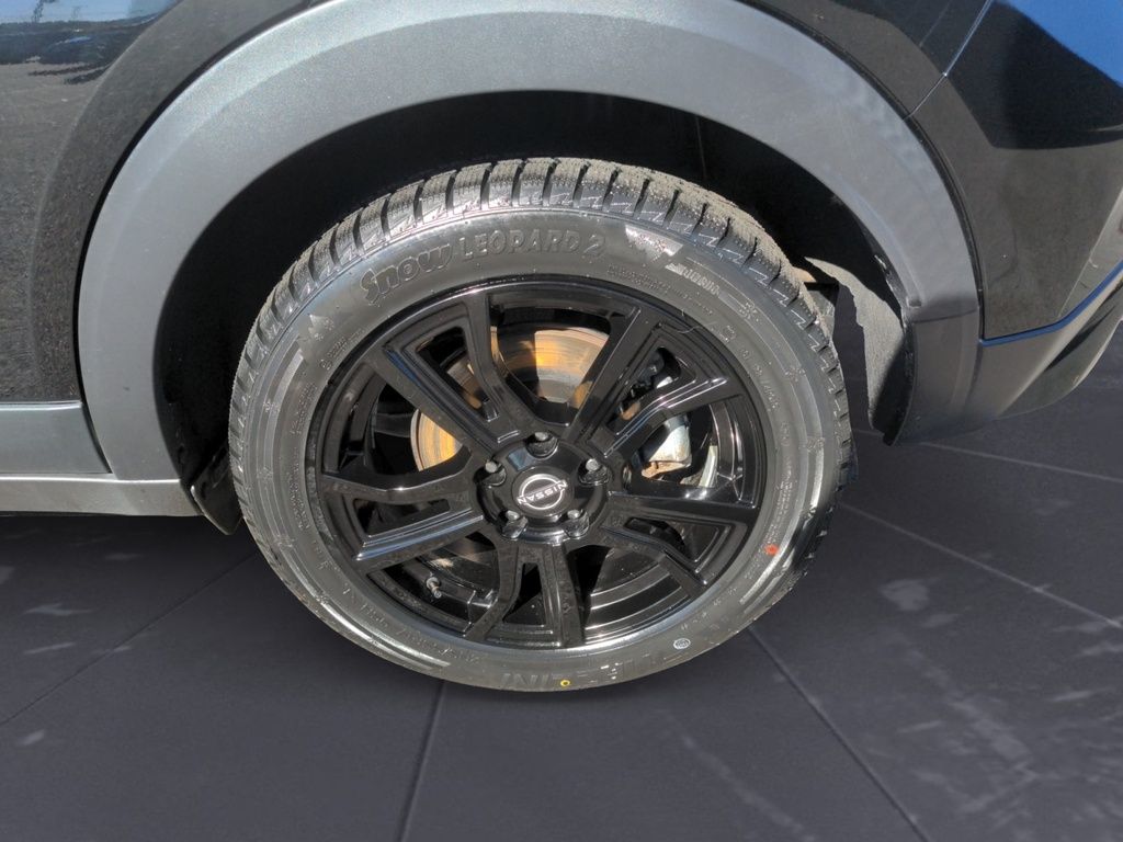 Nissan Kicks SR ! LOW KMS! Black Rims ! 2024