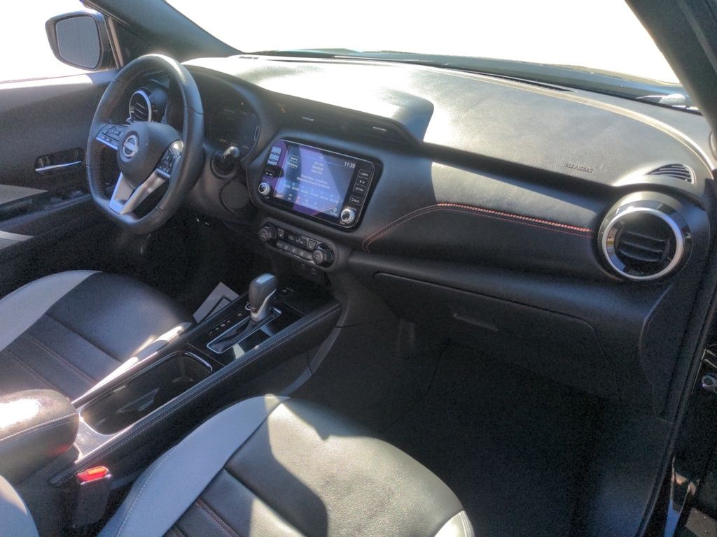 Nissan Kicks SR ! LOW KMS! Black Rims ! 2024