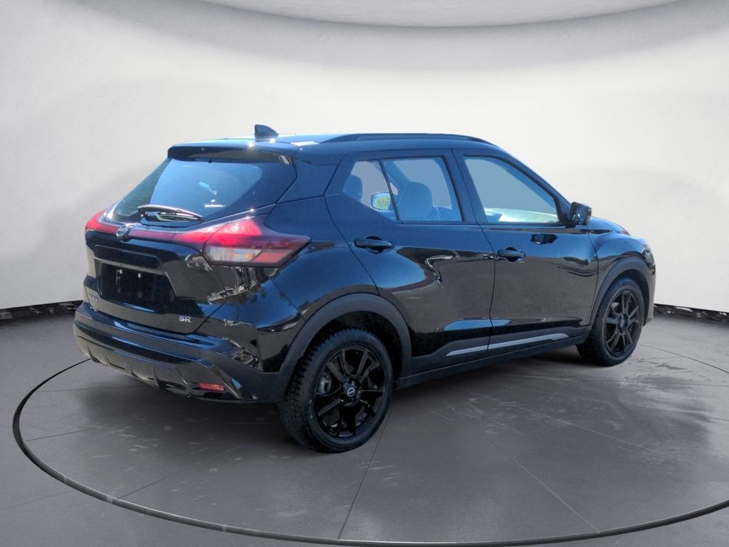 Nissan Kicks SR ! LOW KMS! Black Rims ! 2024