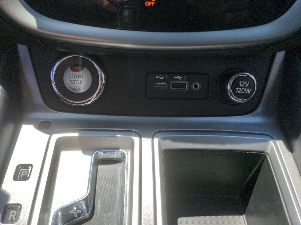 2023 Nissan Murano LOW KMS!!
