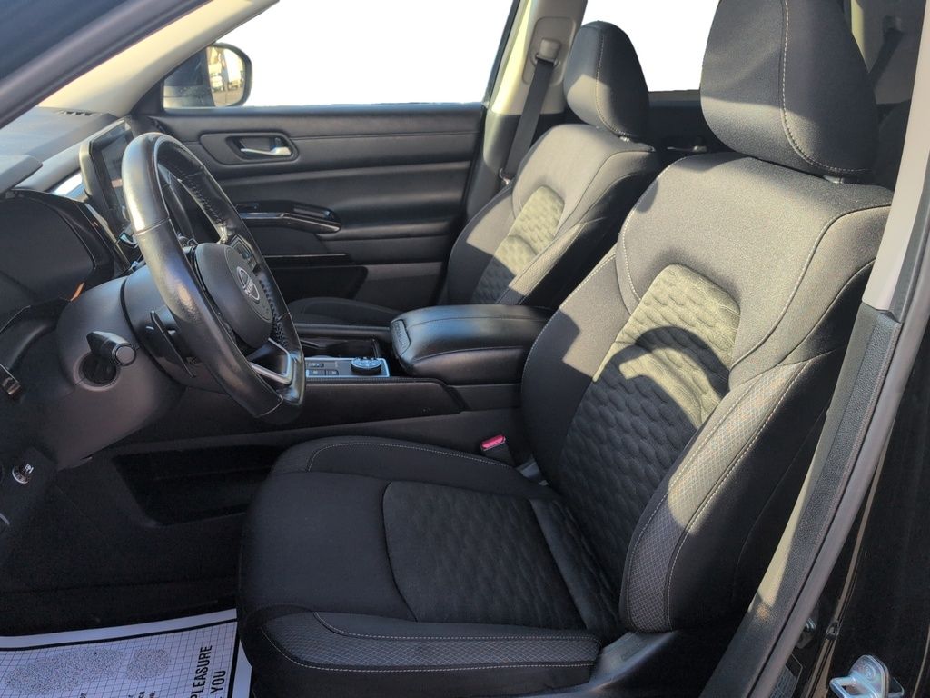 2022 Nissan Pathfinder S AWD - 8 Passenger, Heated Seats, Hitch