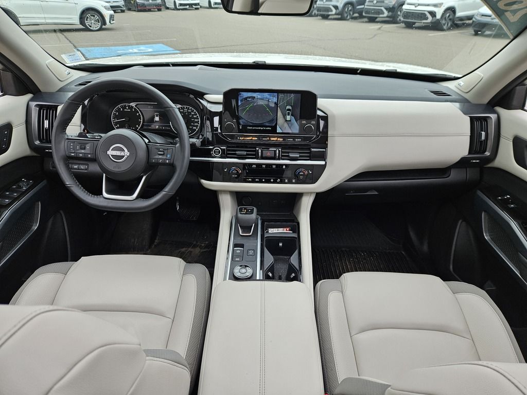 2024 Nissan Pathfinder SL