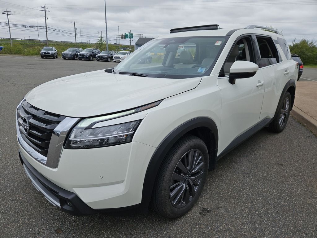 2024 Nissan Pathfinder SL