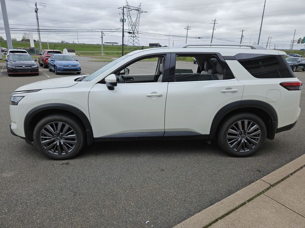 2024 Nissan Pathfinder SL