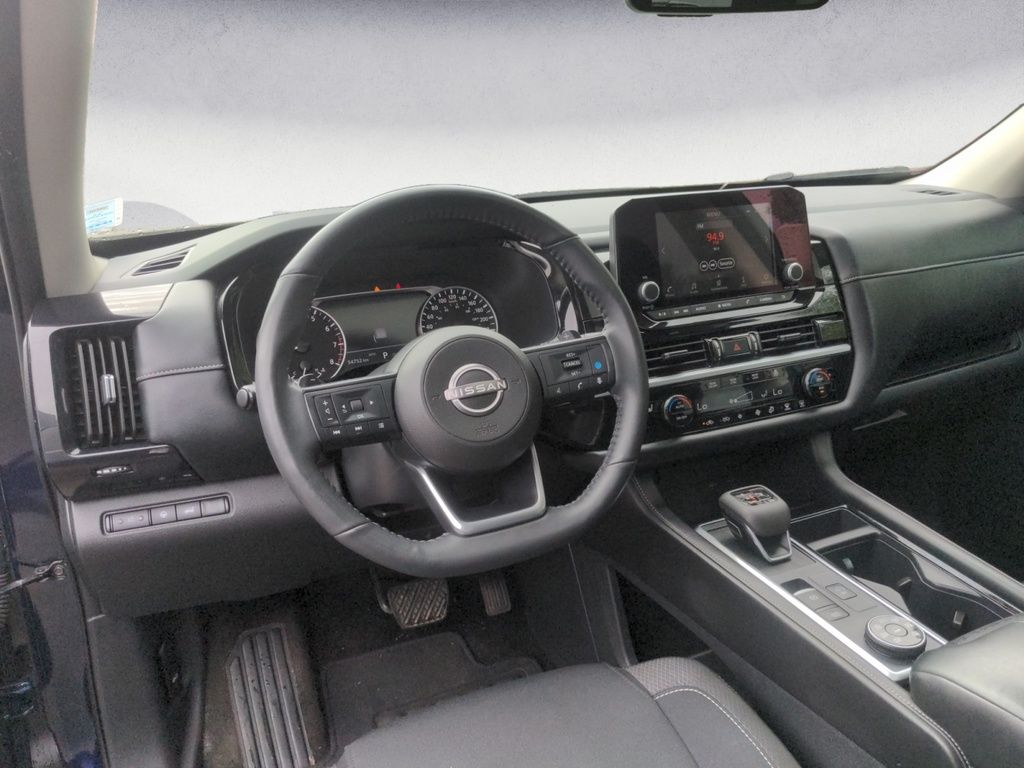 2024 Nissan Pathfinder SV AWD LOW KMS