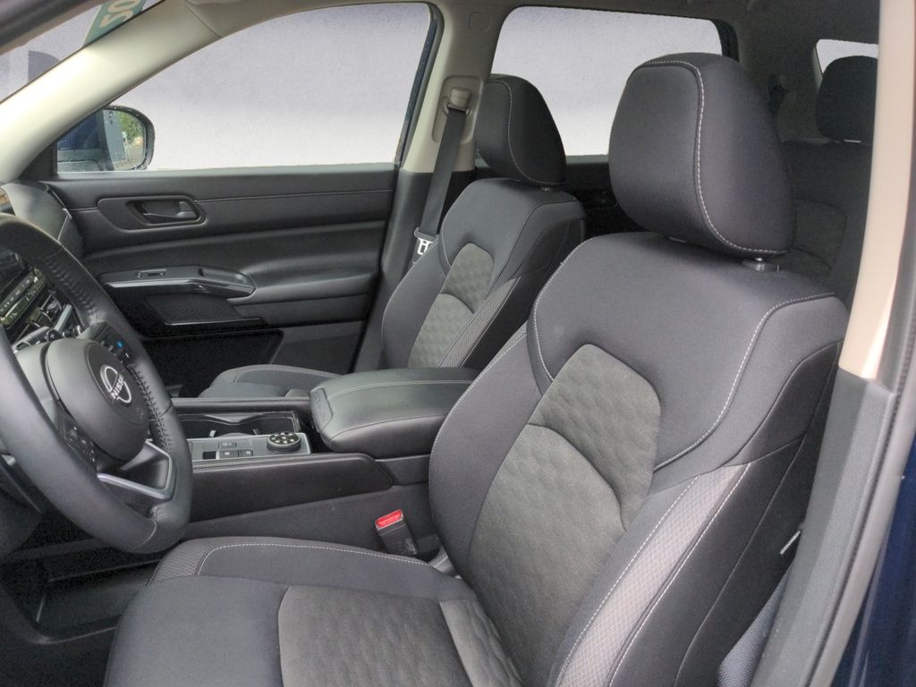 2024 Nissan Pathfinder SV AWD LOW KMS