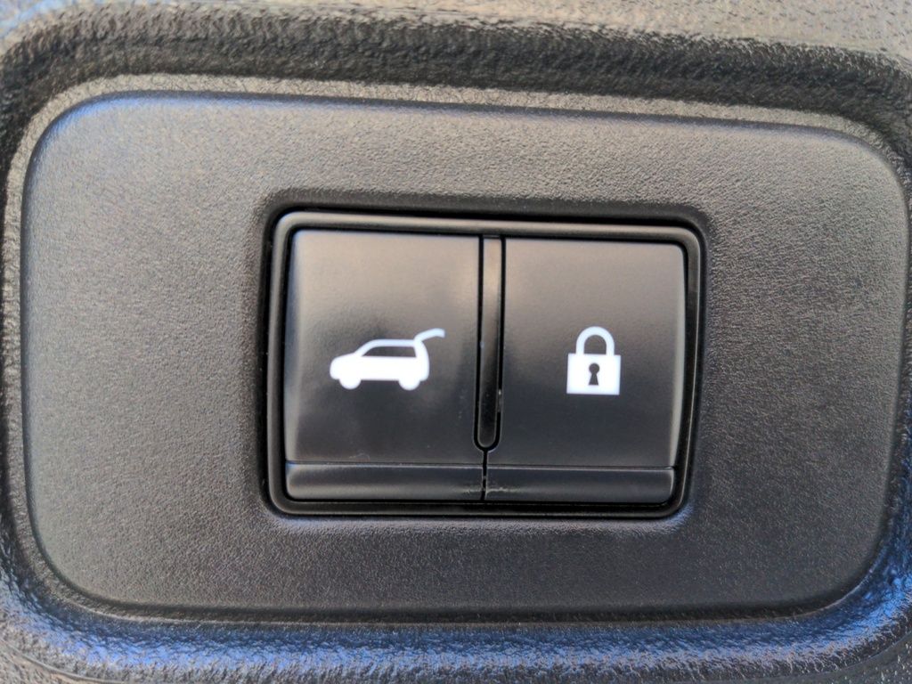 Nissan Pathfinder SV AWD!! 8 Seater!! Heated Seats! 2024