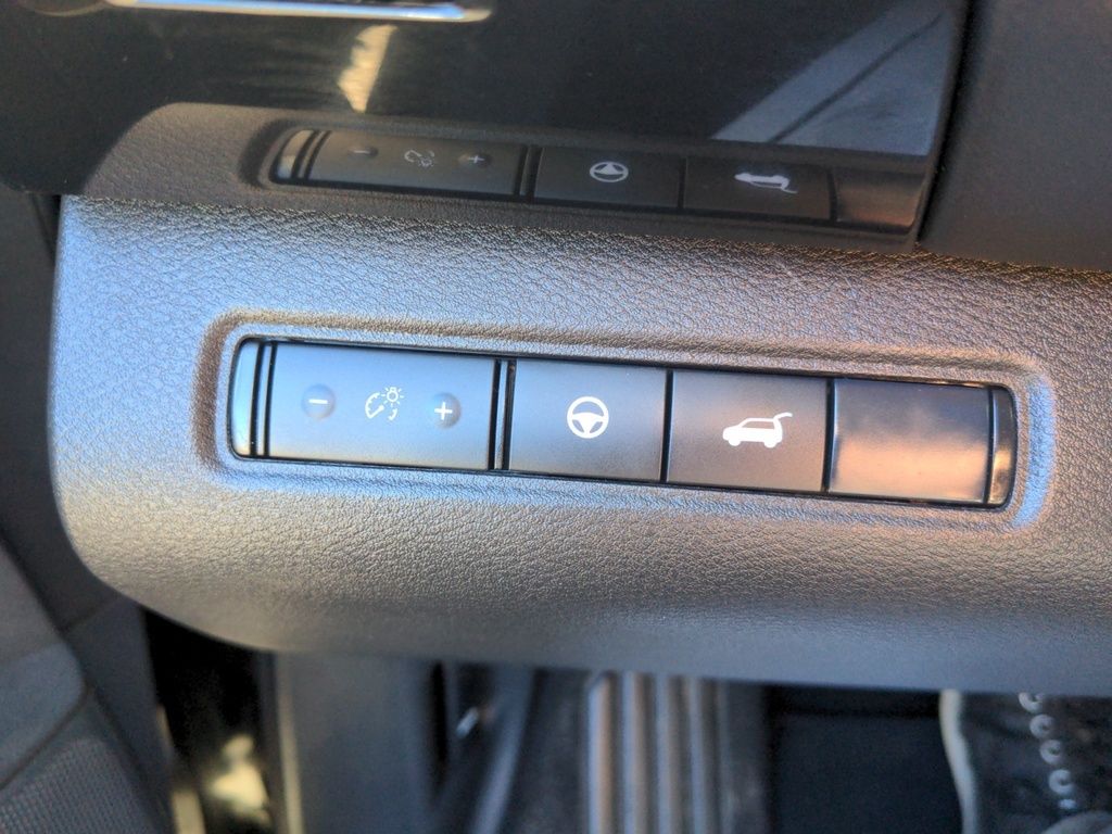 Nissan Pathfinder SV AWD!! 8 Seater!! Heated Seats! 2024