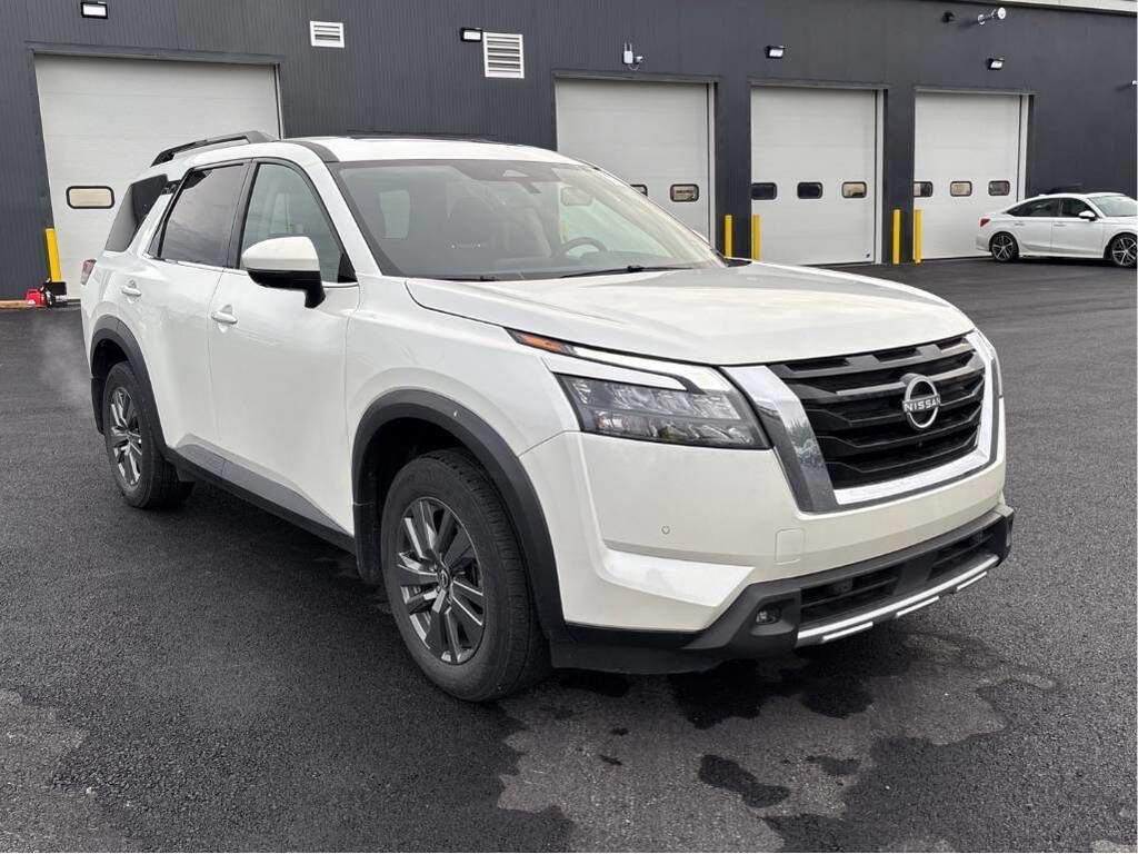 2024 Nissan Pathfinder SV AWD 8 Passenger!