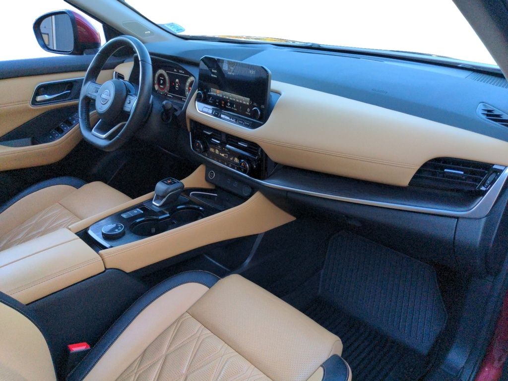 2023 Nissan Rogue Platinum ! AWD ! Leather heated and cooled!