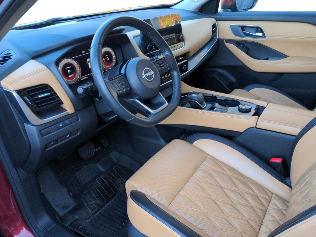 2023 Nissan Rogue Platinum ! AWD ! Leather heated and cooled!