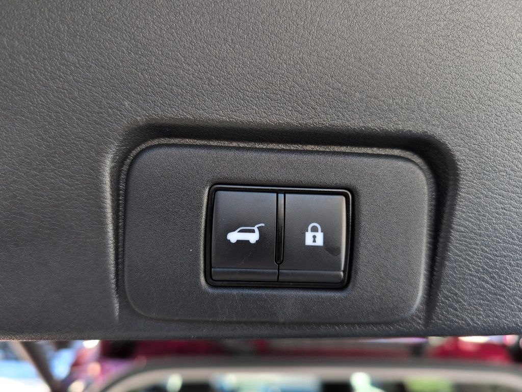 2023 Nissan Rogue SL AWD ! LOW KMS!