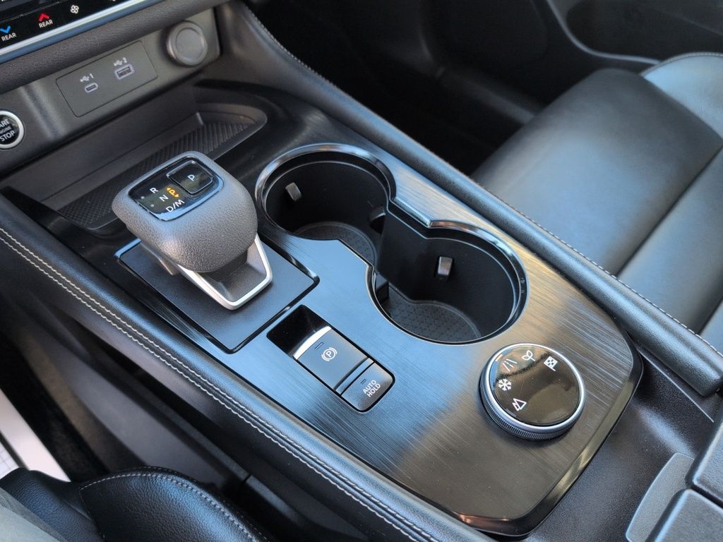 2023 Nissan Rogue SL AWD ! LOW KMS!