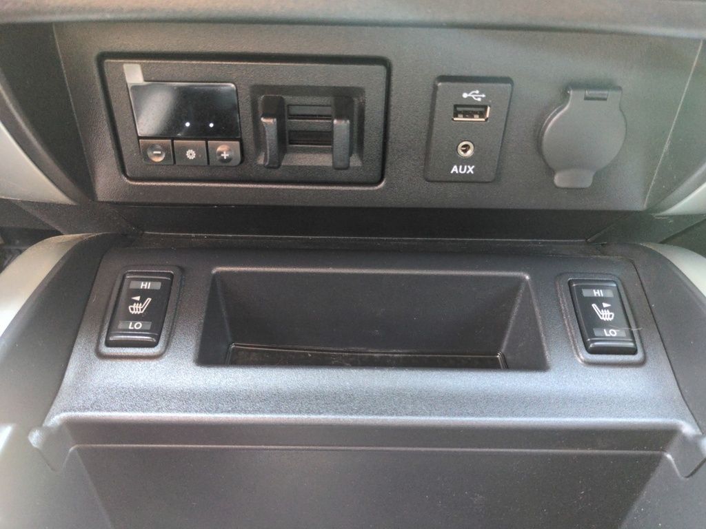 2017 Nissan Titan SV Crew Cab 4x4 -Fresh Trade