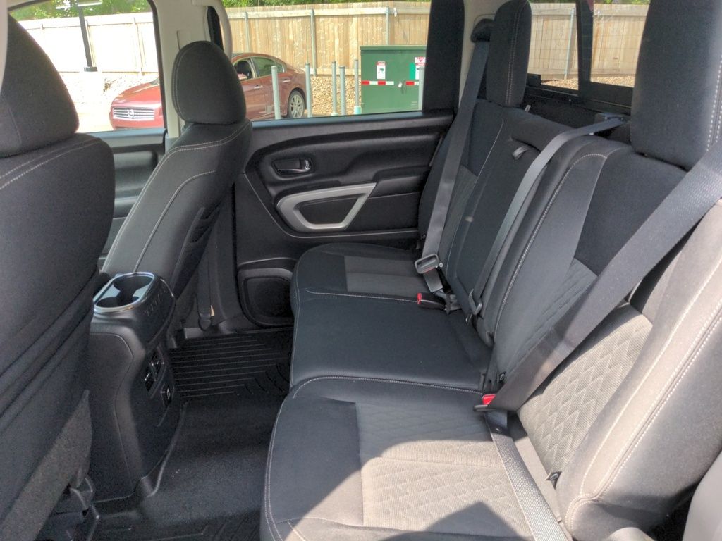 2017 Nissan Titan SV Crew Cab 4x4 -Fresh Trade