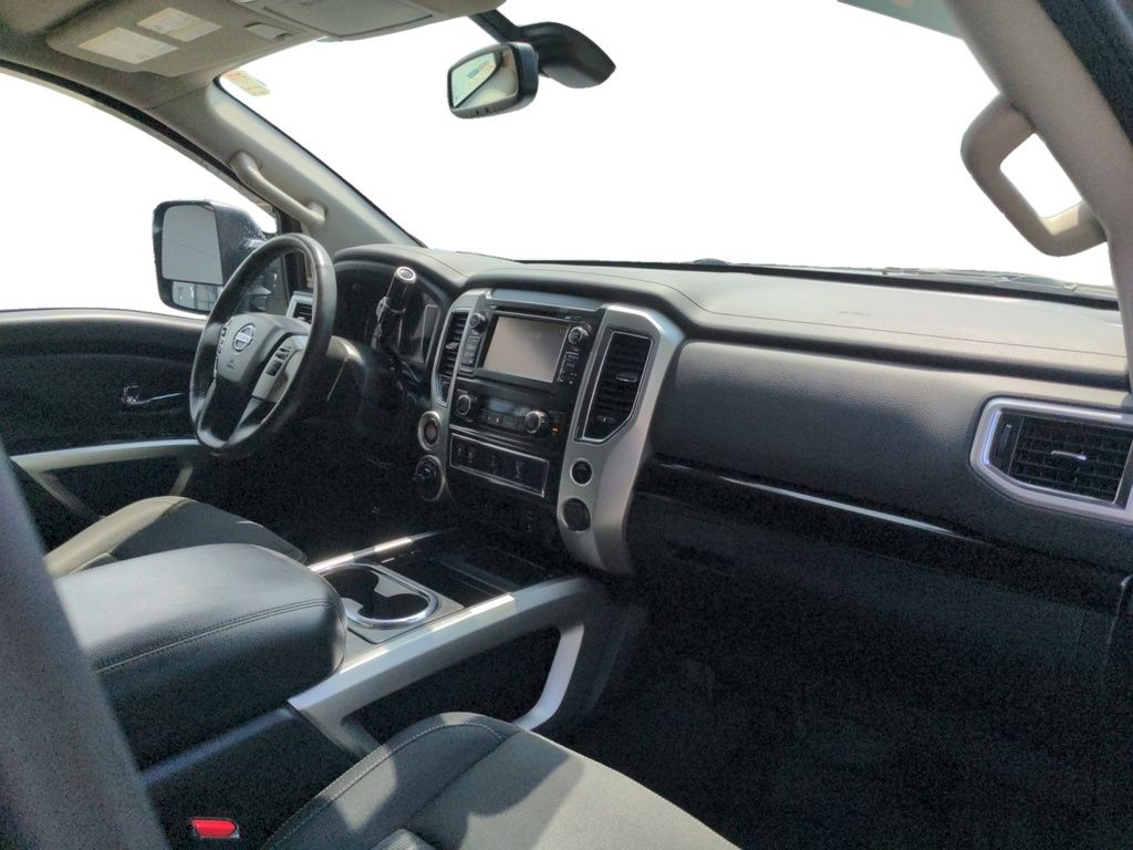 2017 Nissan Titan SV Crew Cab 4x4 -Fresh Trade