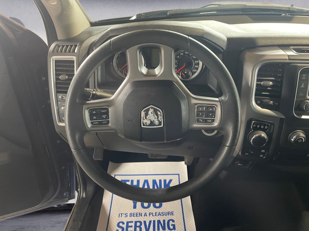 Ram 1500 Classic SLT, 5.7L HEMI, AUTO HEADLIGHTS, BACK UP CAMERA 2023