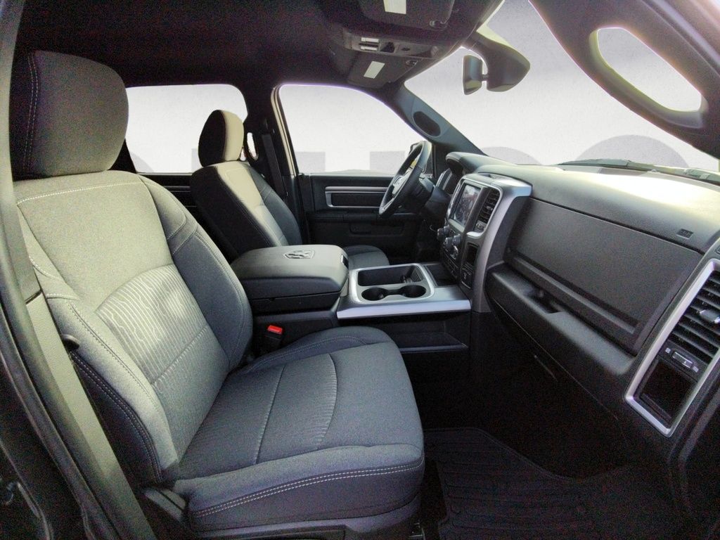 Ram 1500 Classic WARLOCK 2024