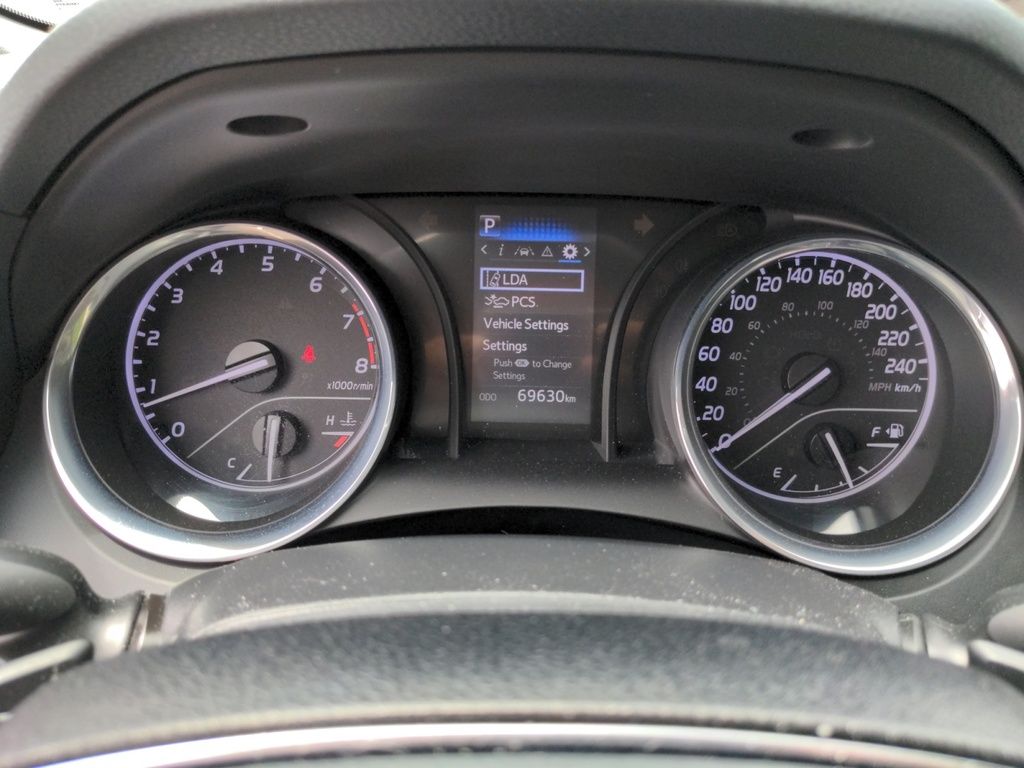 Toyota Camry SE LOW KMS! 2020