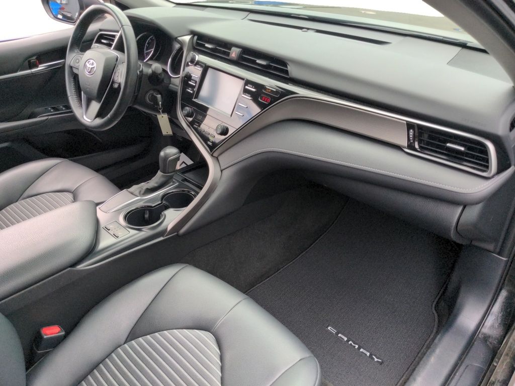 Toyota Camry SE LOW KMS! 2020