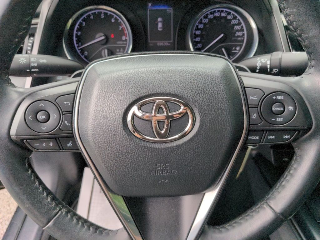 Toyota Camry SE LOW KMS! 2020
