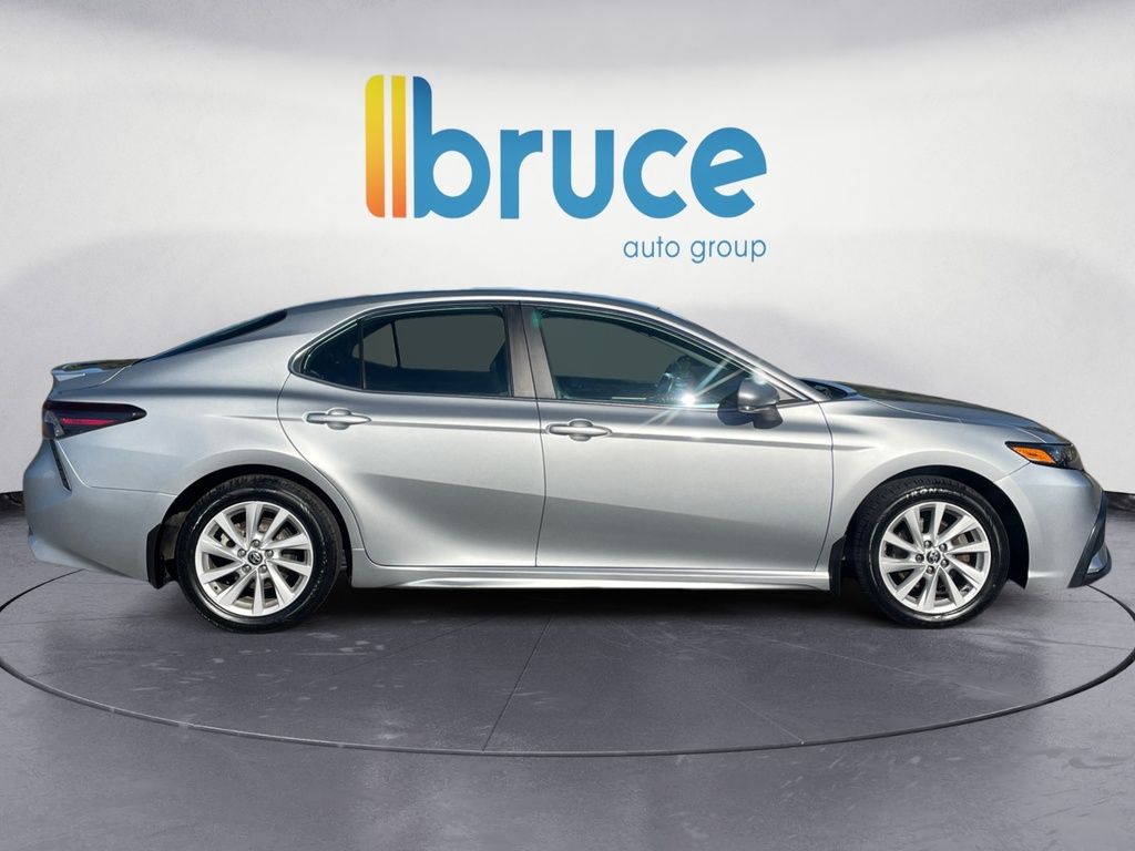 Toyota Camry SE 2022