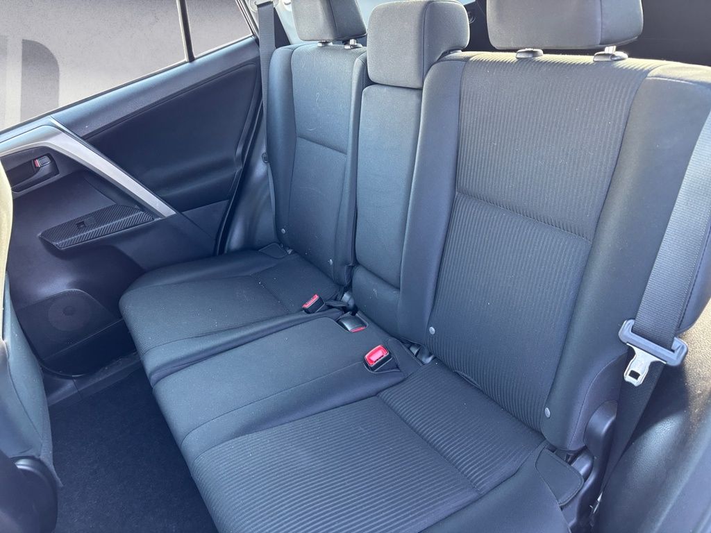 Toyota RAV4 LE 2015