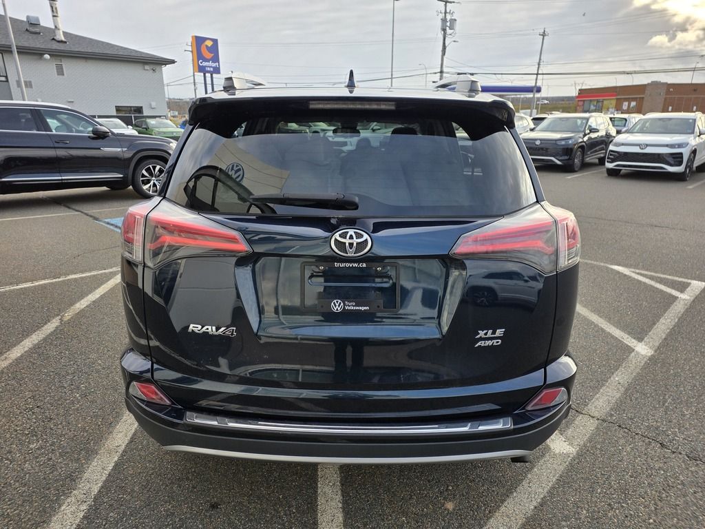 Toyota RAV4 XLE 2017