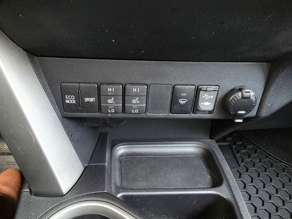 Toyota RAV4 XLE 2017