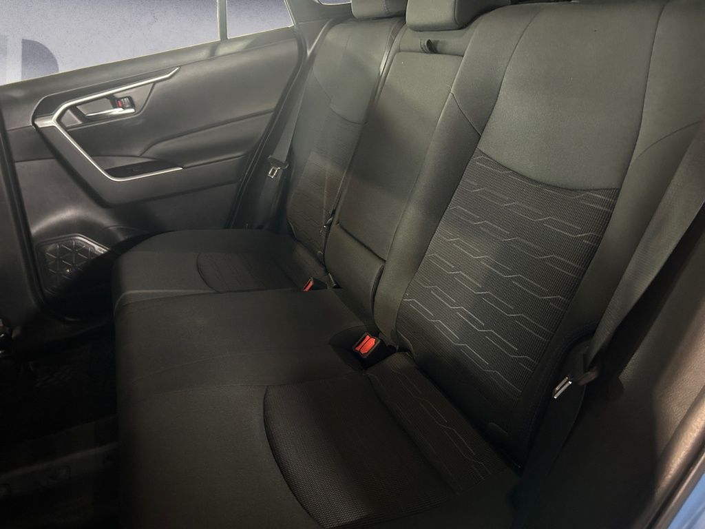2022 Toyota RAV4 HYBRID SE
