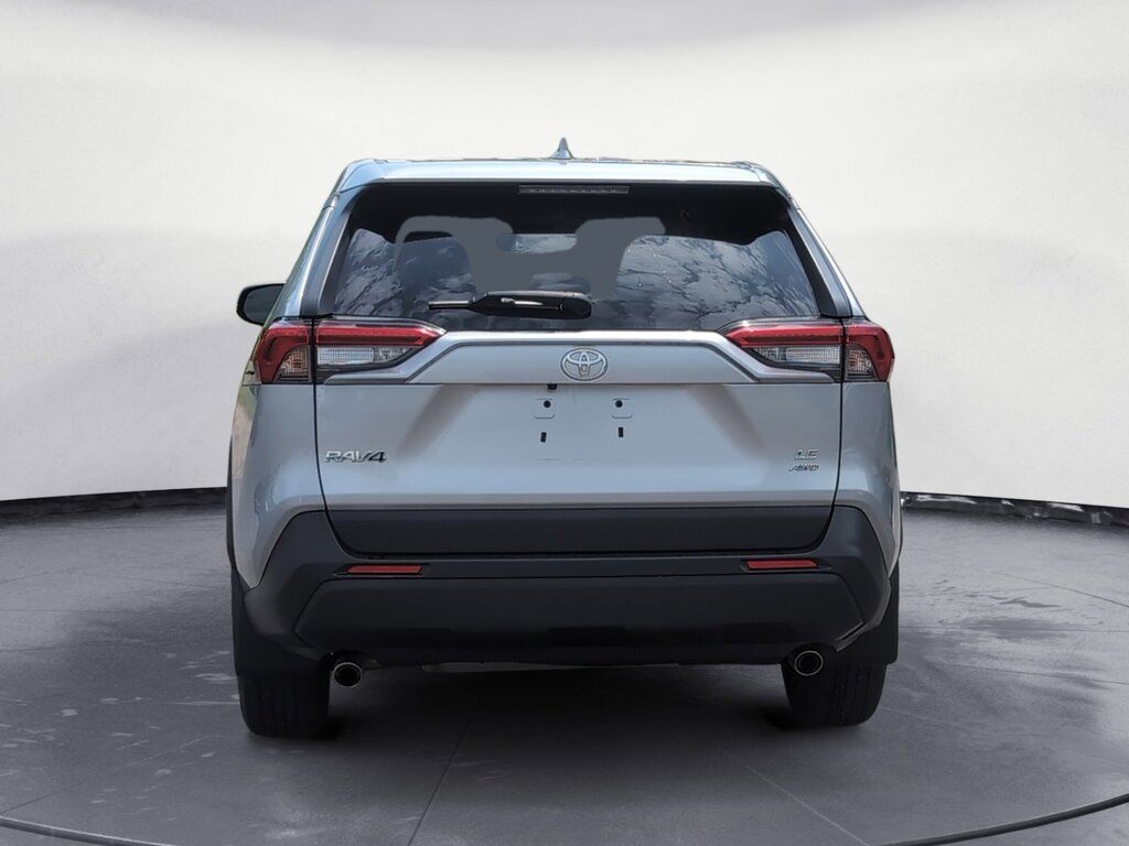 Toyota RAV4 LE 2022