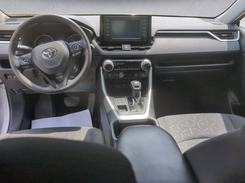 Toyota RAV4 LE 2022