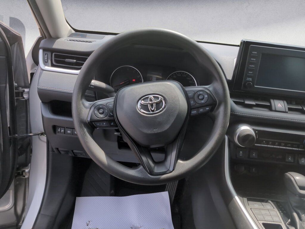 Toyota RAV4 LE 2022