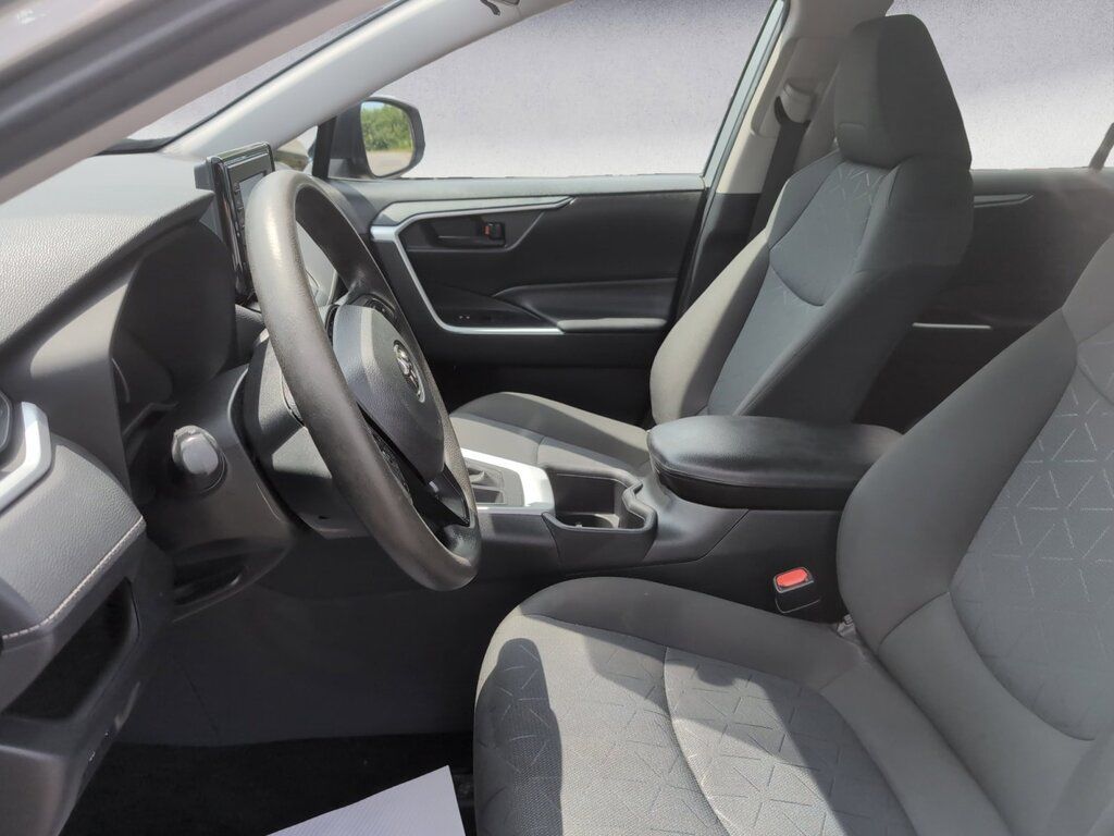 Toyota RAV4 LE 2022