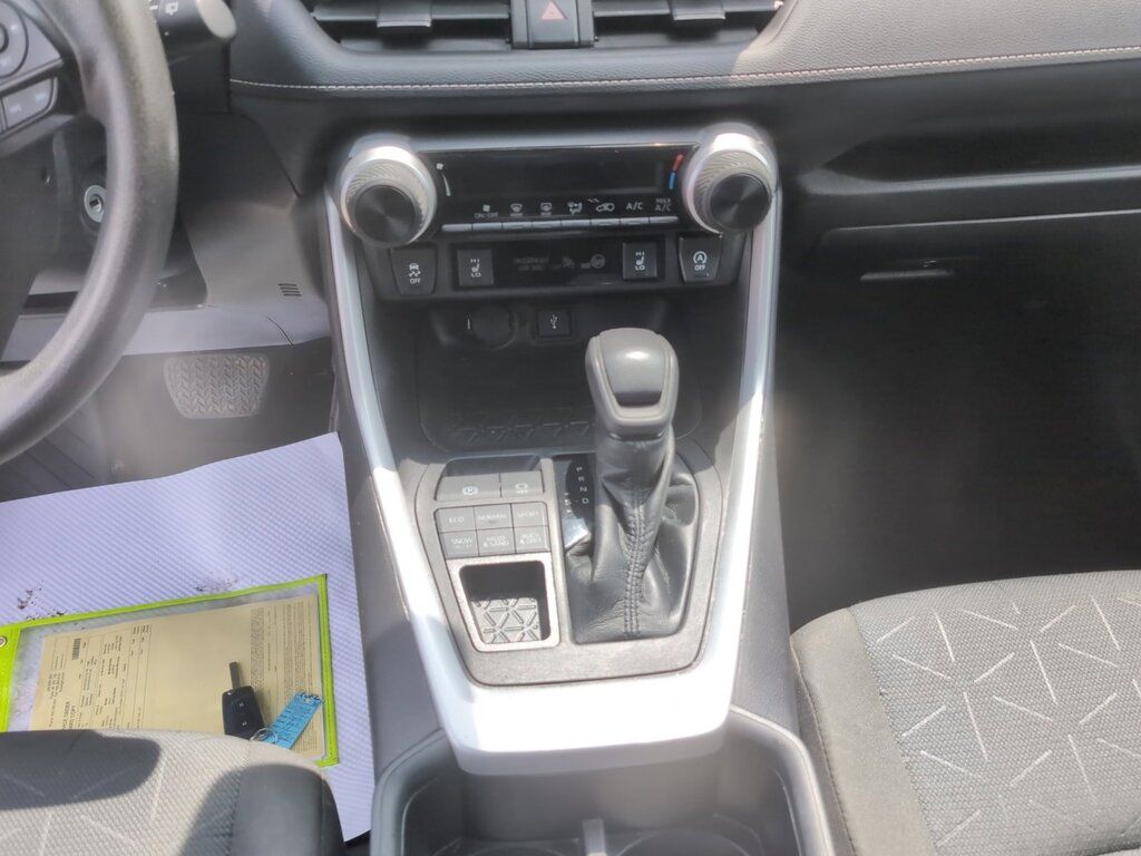 Toyota RAV4 LE 2022