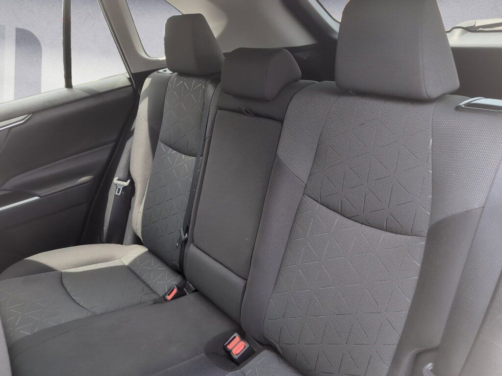Toyota RAV4 LE 2022