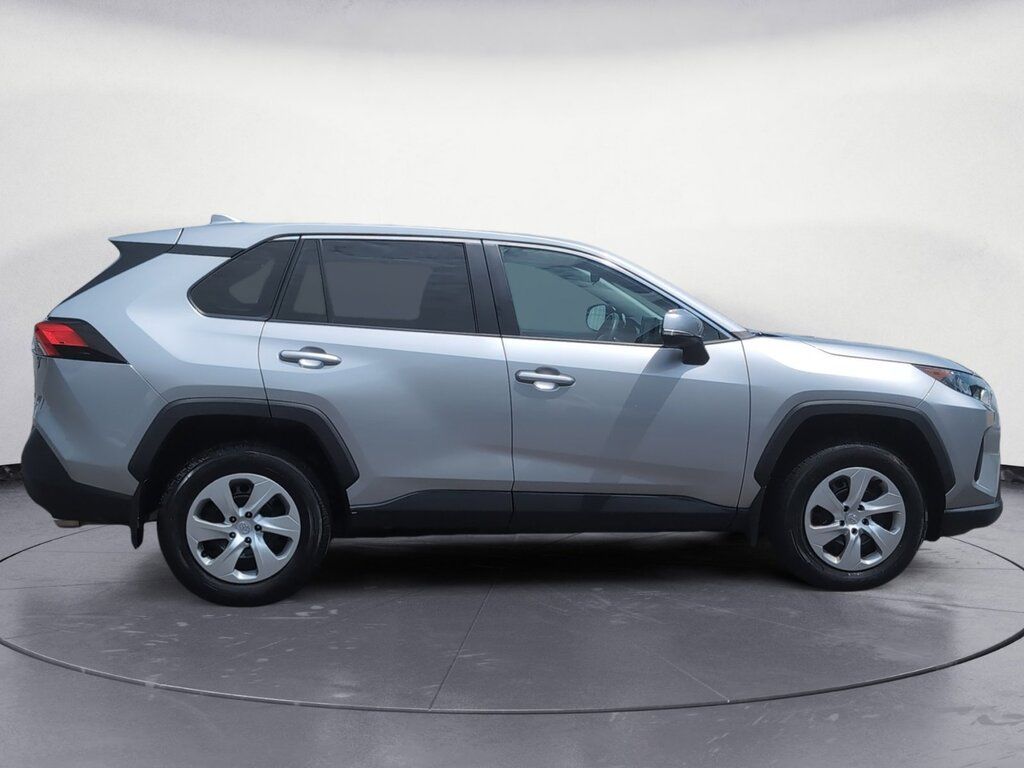 Toyota RAV4 LE 2022