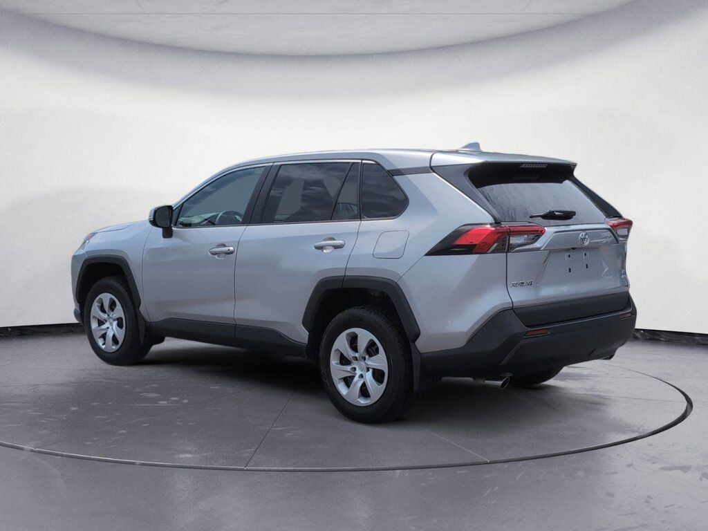 Toyota RAV4 LE 2022