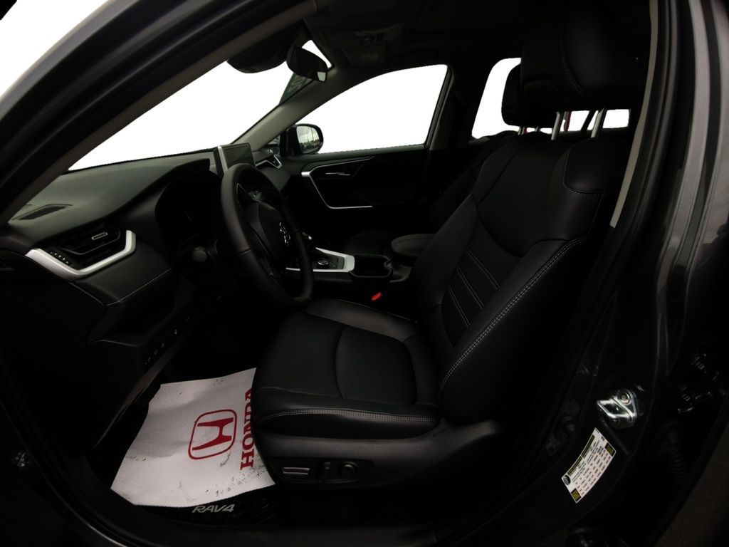 Toyota RAV4 HYBRID XLE 2025